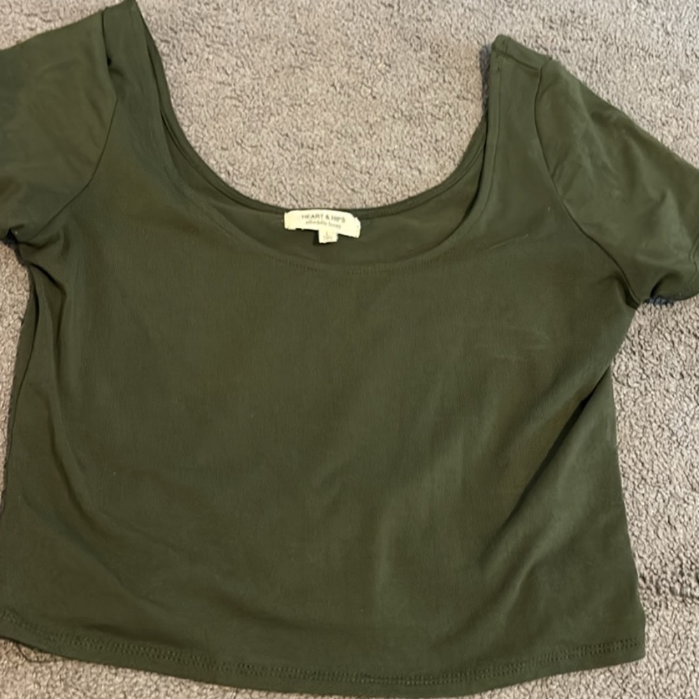 scoop neck